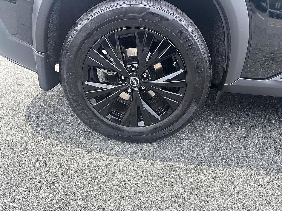 Used 2023 Super Black Nissan SV image 12