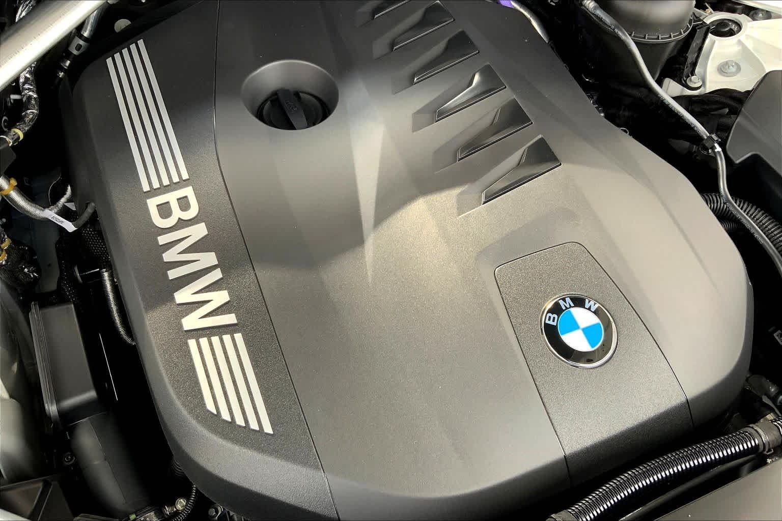 Used 2026 Alpine White BMW xDrive40i image 17