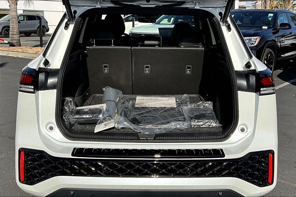 New 2026 White Volkswagen 2.0T SE R-Line Black image 25