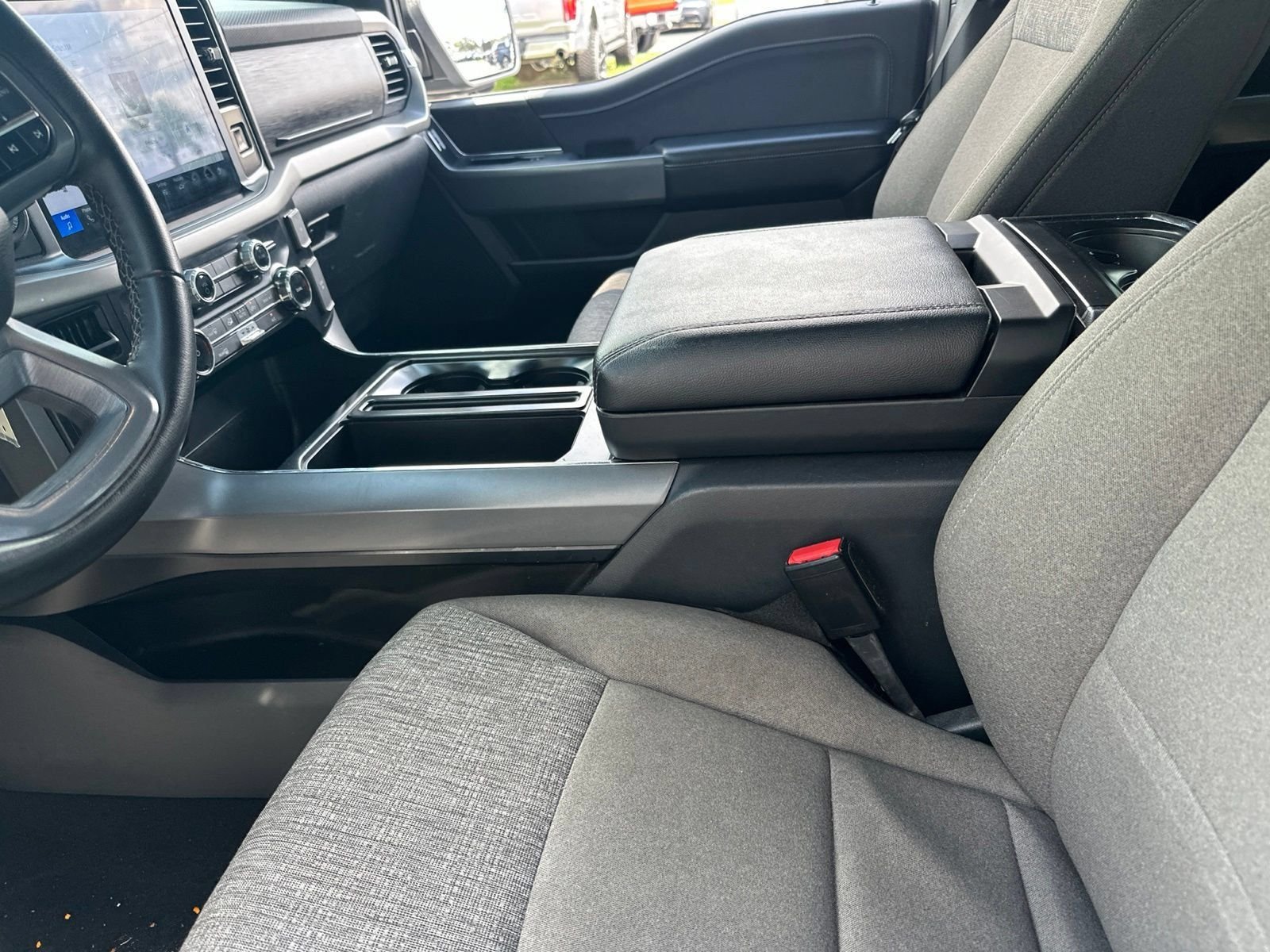 Used 2024 Avalanche Gray Ford XLT image 20