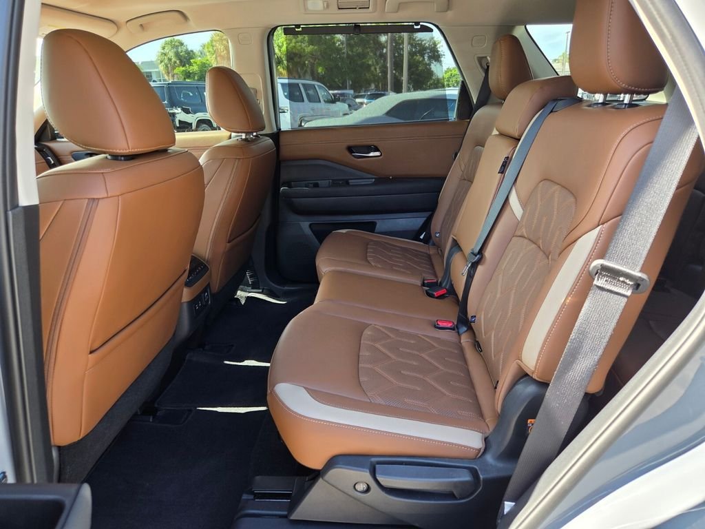 Used 2026 Gray Nissan Platinum image 14