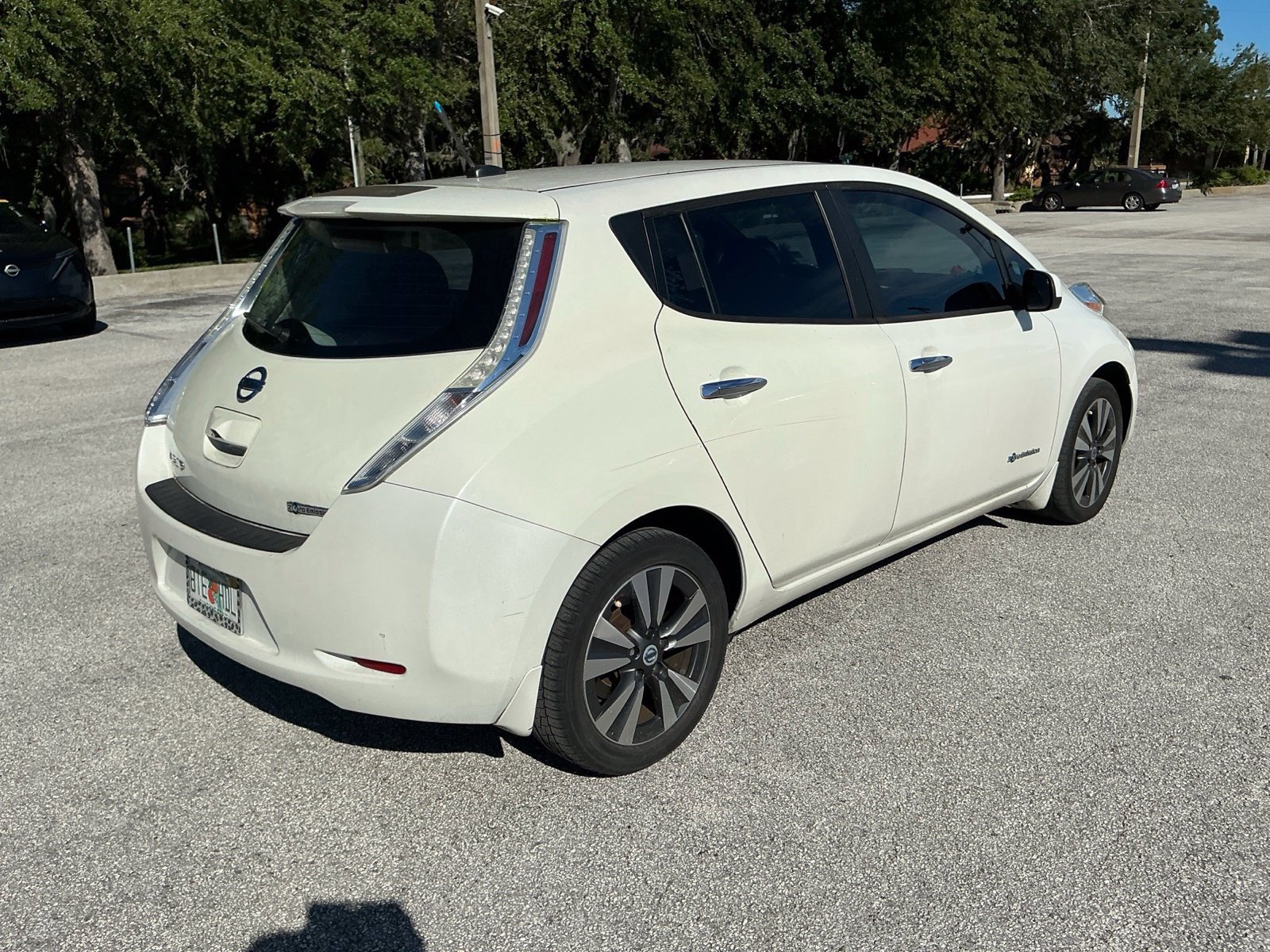 Used 2013 White Nissan SL image 9