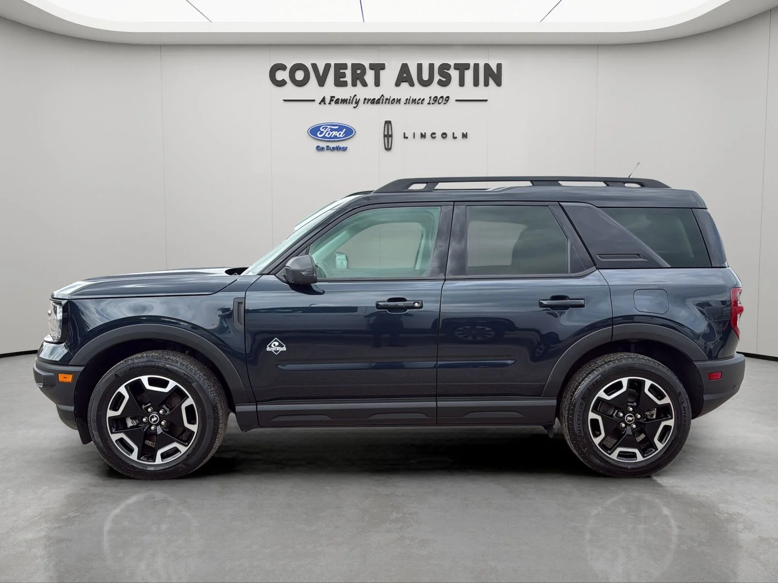 Used 2023 Blue Ford Outer Banks image 2