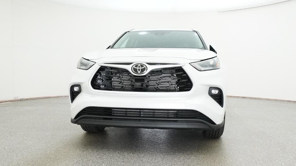 New 2026 Wind Chill Pearl Toyota XLE image 18