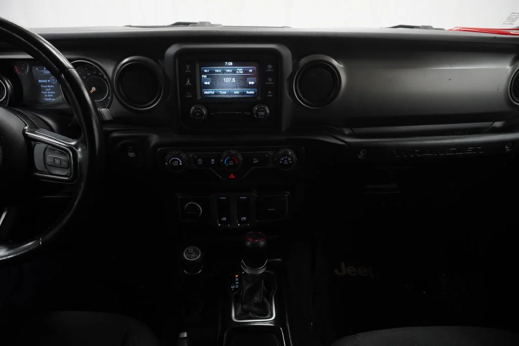 Used 2019 Gray Jeep Sport S image 3