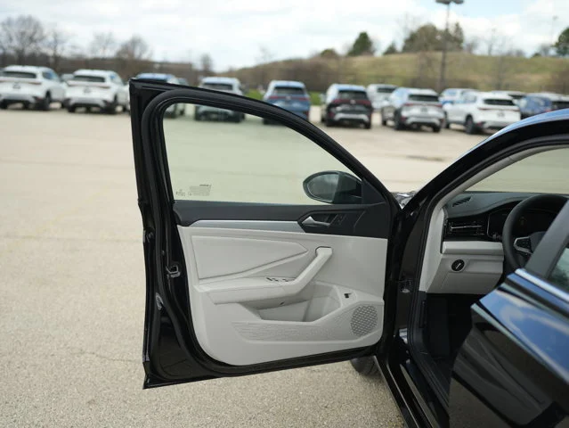 New 2026 Deep Black Pearl Volkswagen 1.5T S image 27