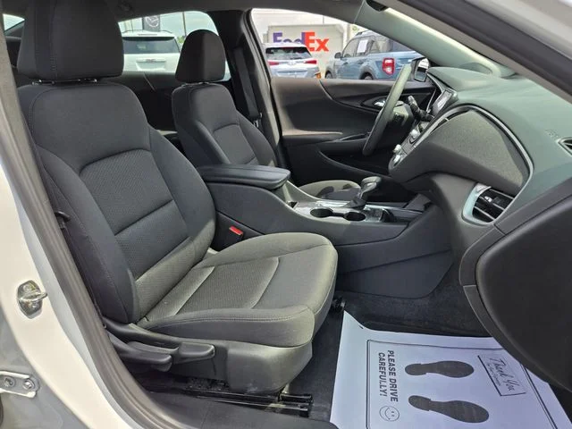Used 2022 White Chevrolet LT image 21