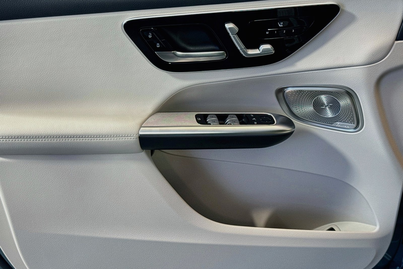 New 2026 Verde Silver Metallic Mercedes-Benz GLC 300 image 16