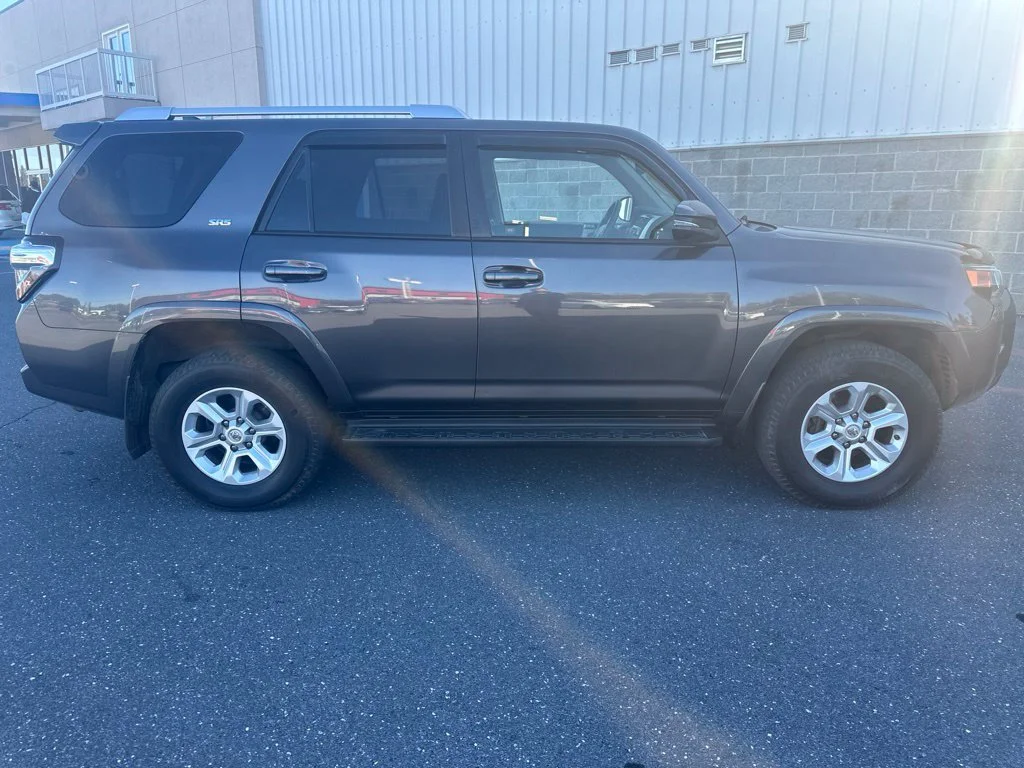Used 2018 Magnetic Gray Metallic Toyota SR5 Premium image 2