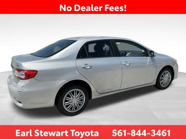 Used 2013 Silver Toyota LE image 4