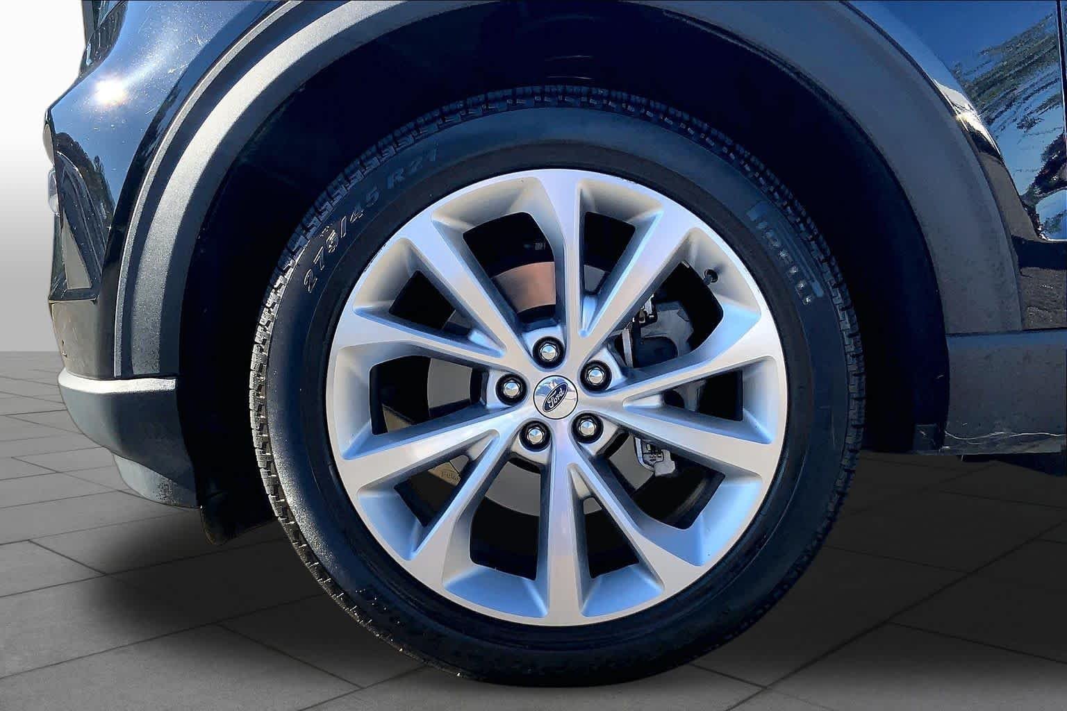 Used 2023 Agate Black Metallic Ford Platinum image 11