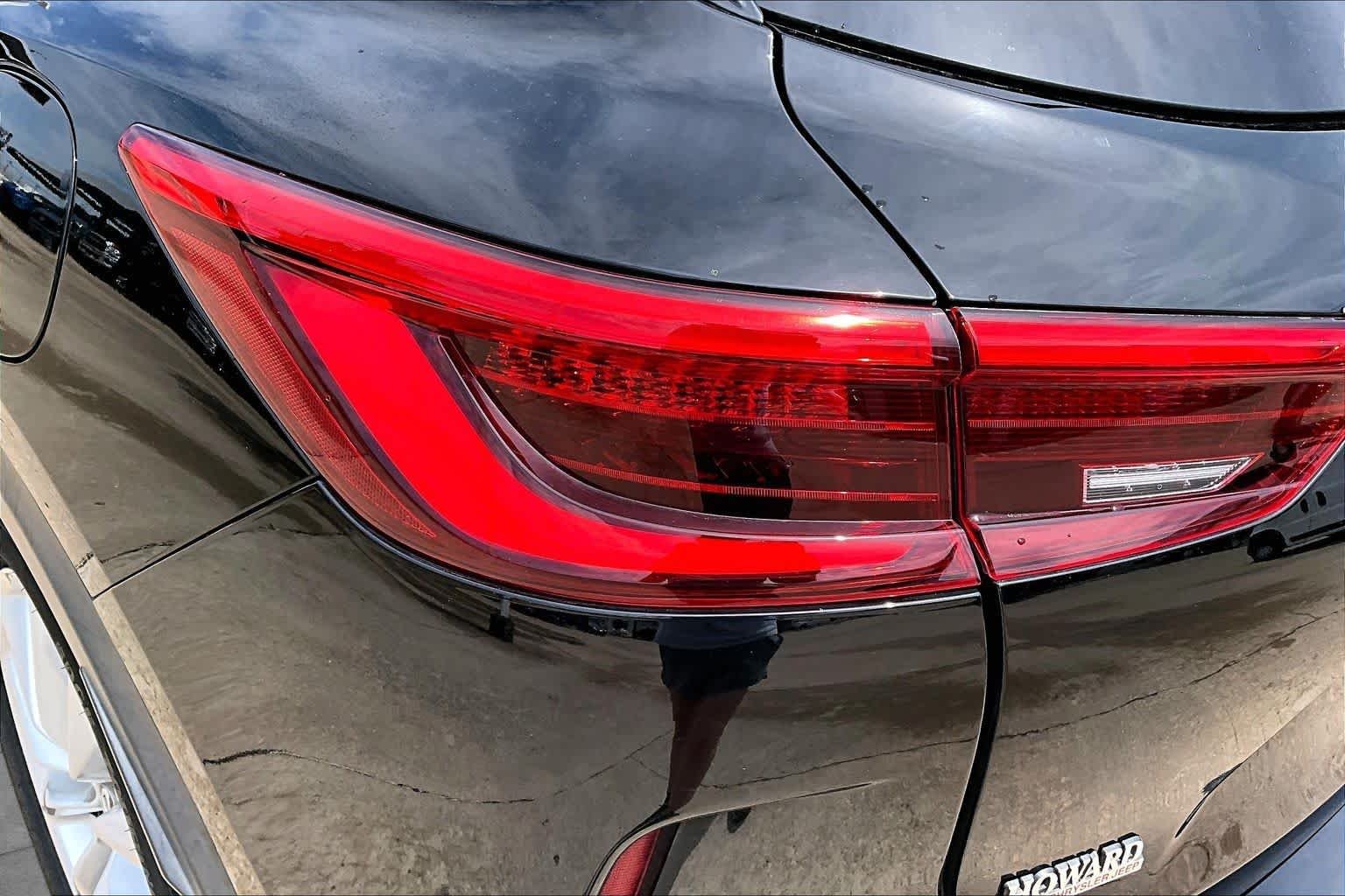 Used 2019 Black Obsidian INFINITI ESSENTIAL image 12
