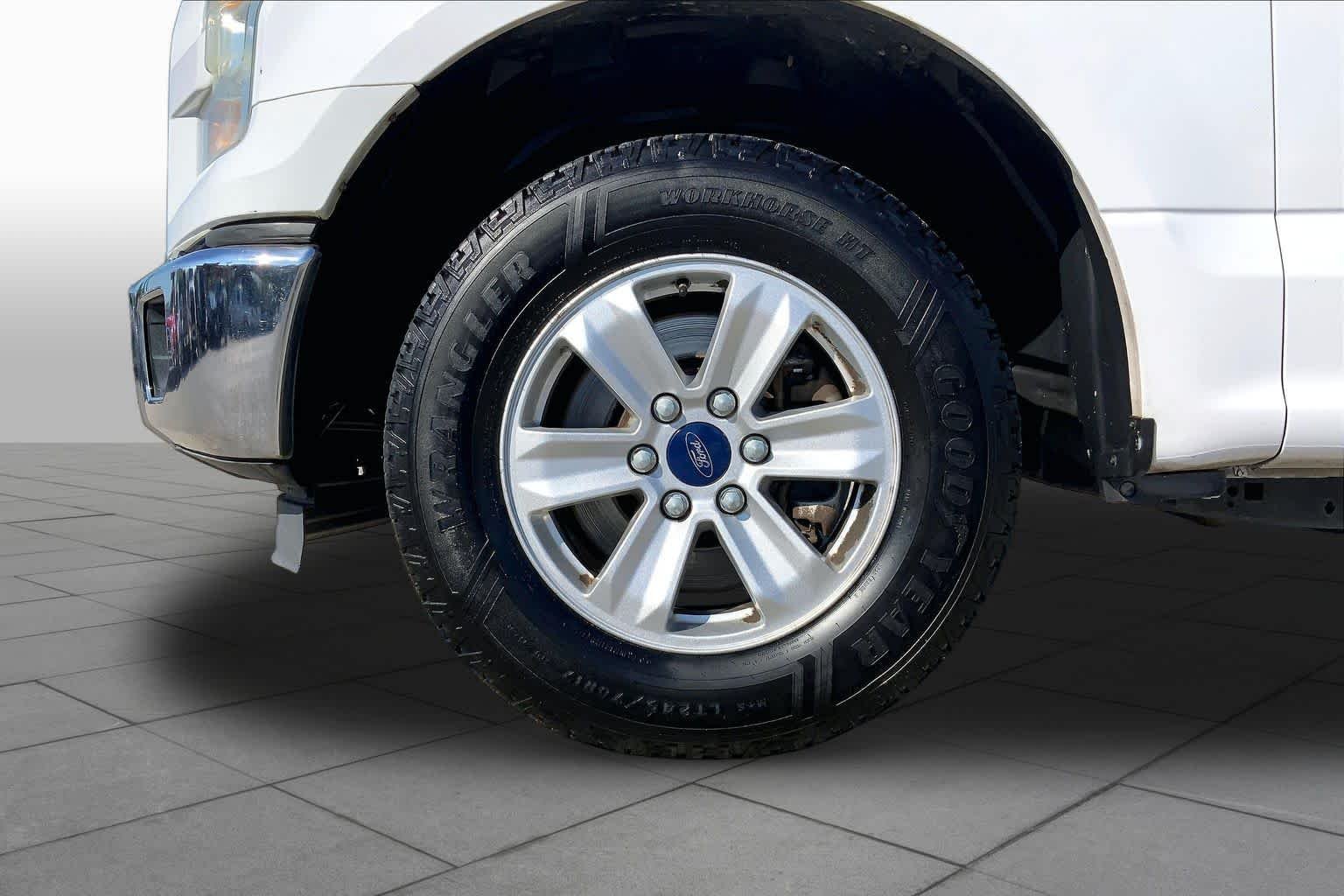 Used 2015 Oxford White Ford XLT image 10