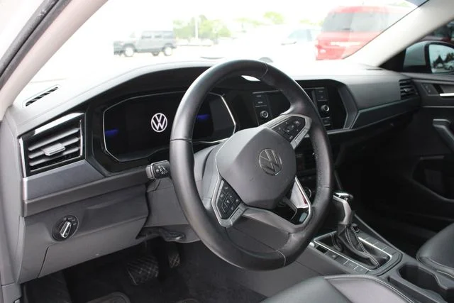 3VW7M7BU9NM018557
