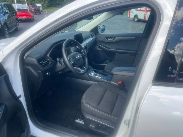 Certified Used 2023 Oxford White Ford Active image 8