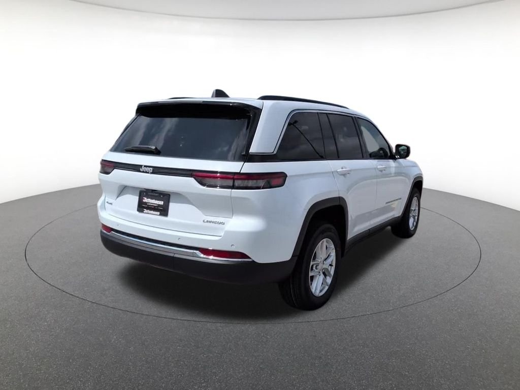 New 2026 Bright White Clear-Coat Exterior Paint Jeep Laredo X image 8