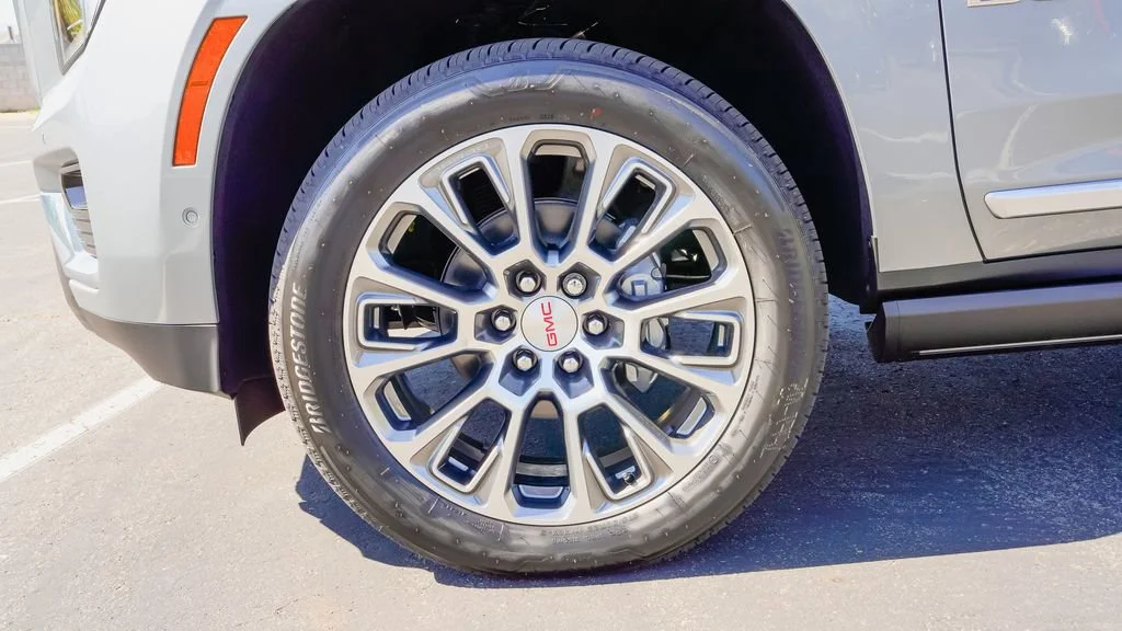 2026 GMC Yukon XL Denali - Photo 7