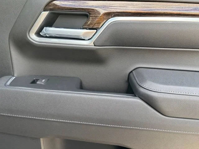 New 2026 Onyx Black GMC Elevation image 21