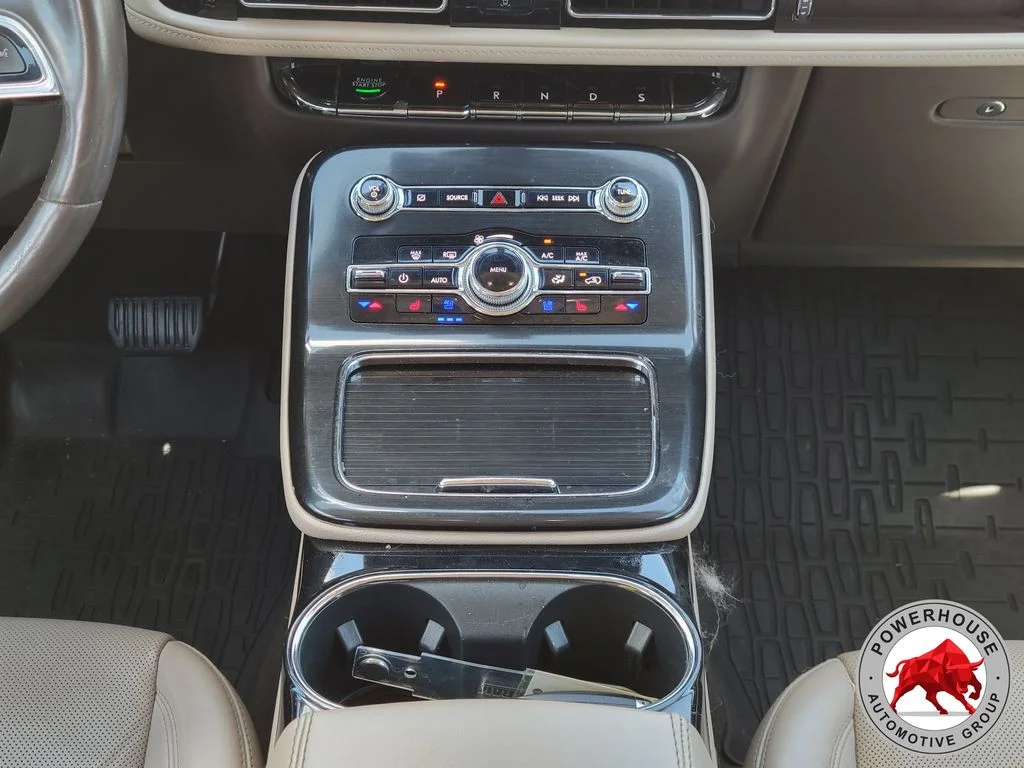 Used 2022 White Lincoln Reserve image 23