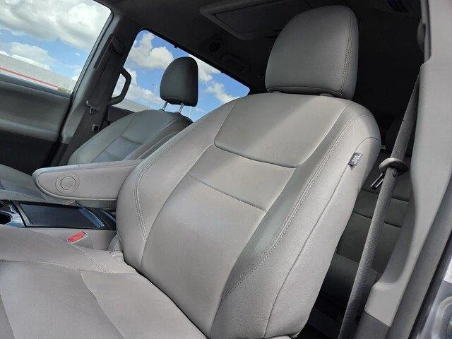 Used 2015 Silver Sky Metallic Toyota XLE Premium 8-Passenger image 11