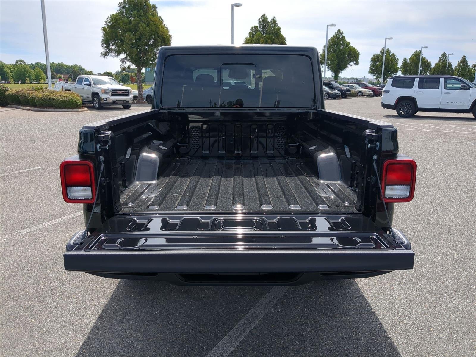 New 2026 Black Clear-Coat Exterior Paint Jeep Sport S image 27