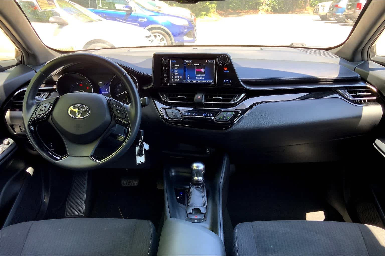 Used 2018 Blizzard Pearl Toyota XLE image 13