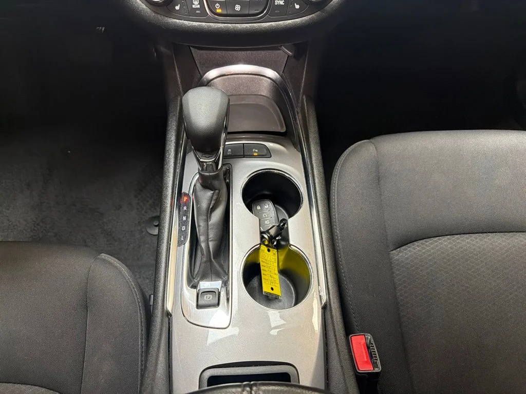 Used 2024 Summit White Chevrolet LT image 21