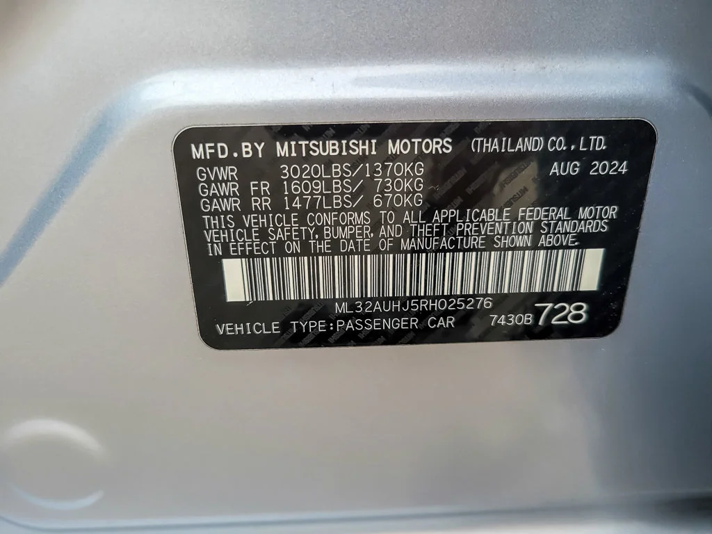 Used 2024 Silver Mitsubishi ES image 23