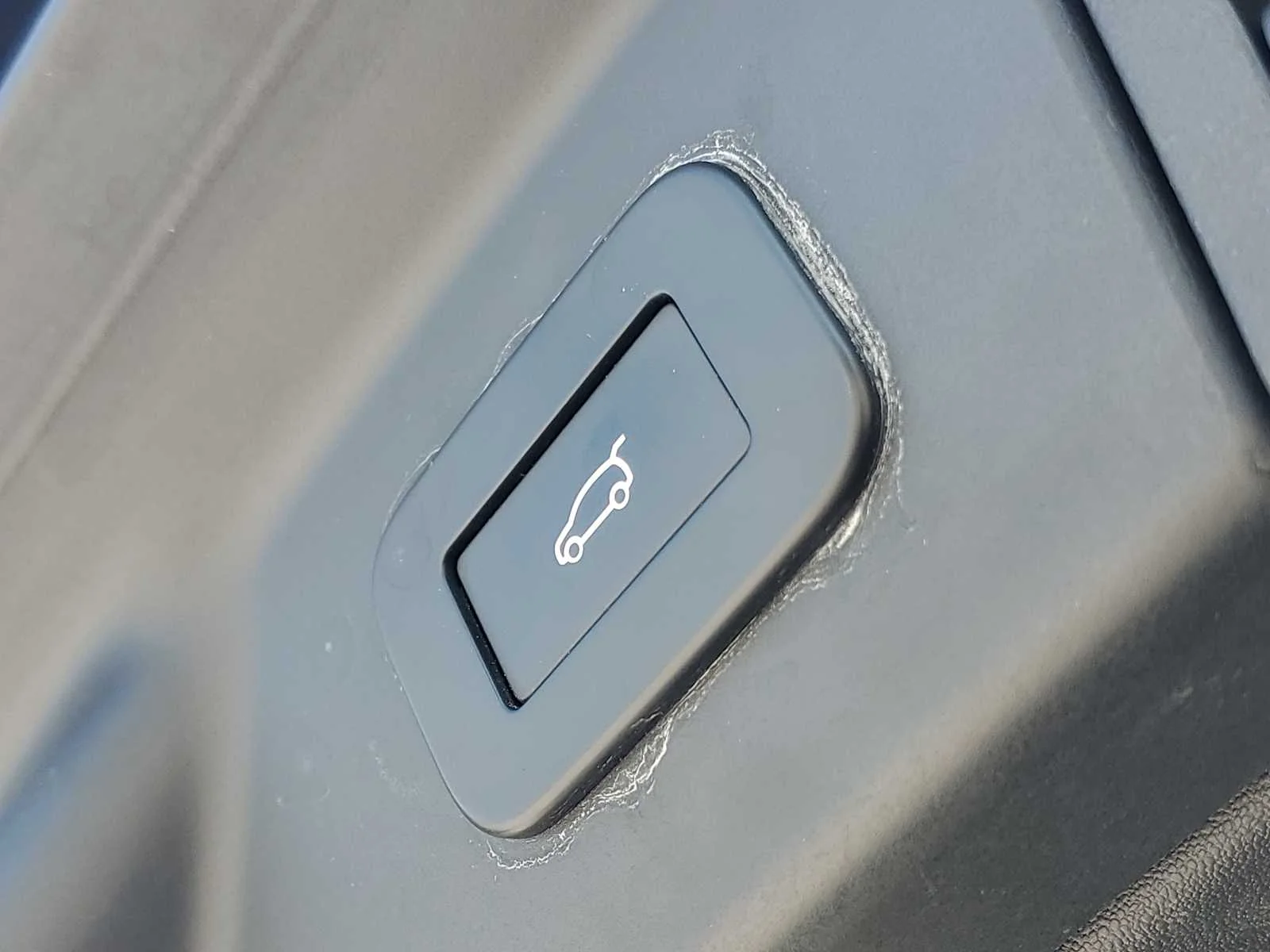 Used 2023  Land Rover R-Dynamic S image 8