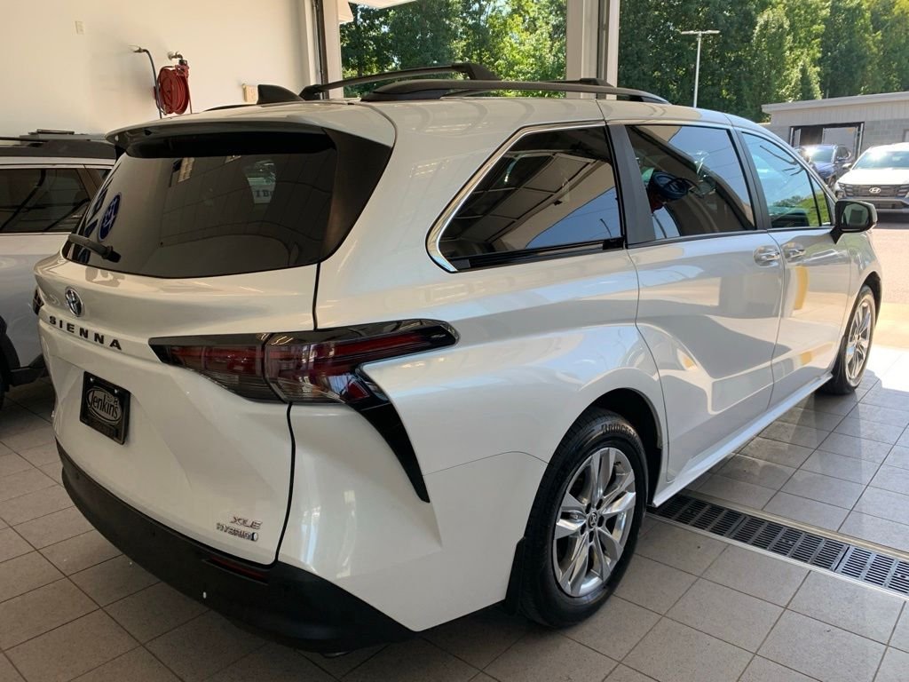 2024 Toyota Sienna XLE - Photo 19