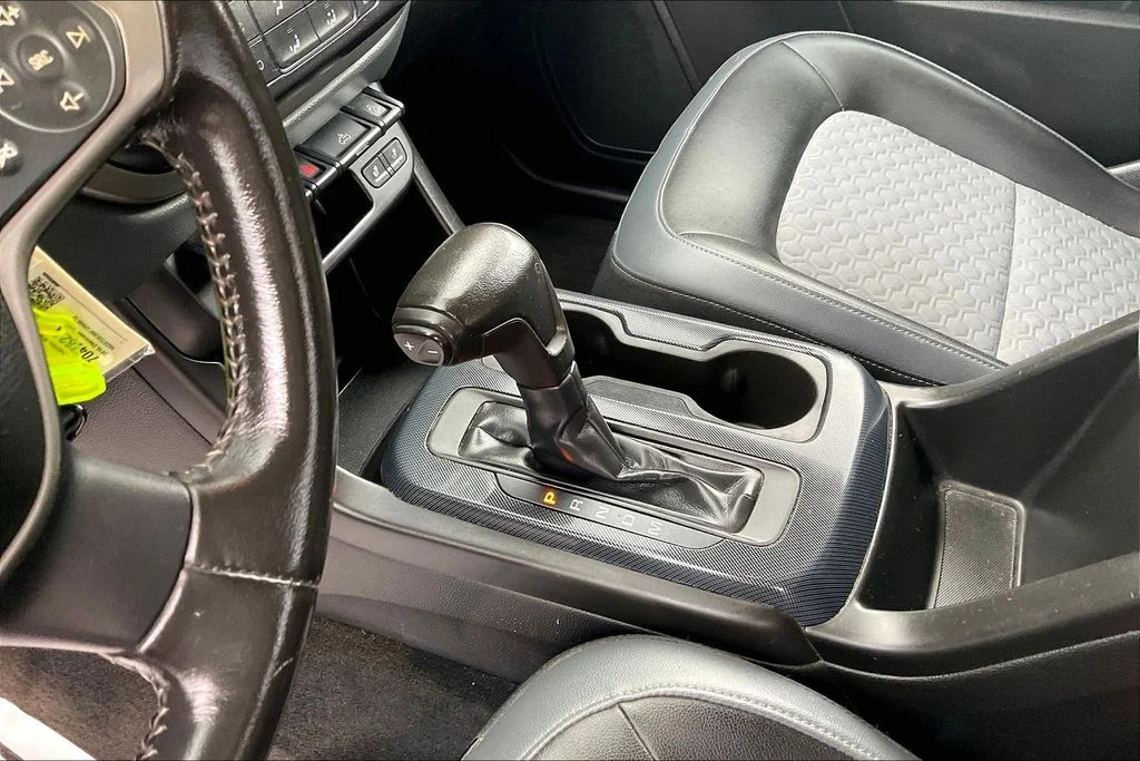 Used 2015 Red Chevrolet Z71 image 16