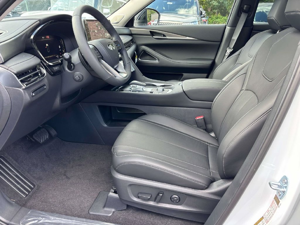 New 2027 White INFINITI LUXE image 12