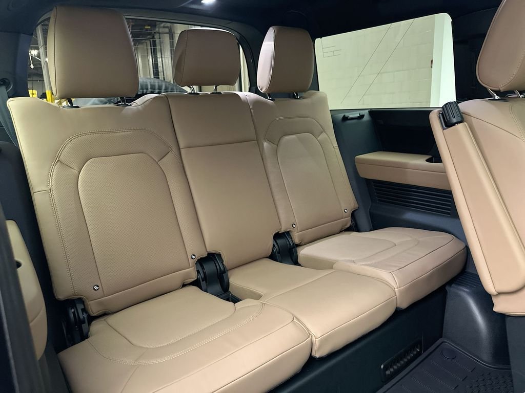 New 2026 Gondwana Stone Metallic Land Rover X-Dynamic SE image 16