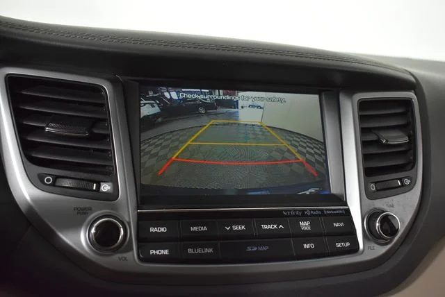 Used 2017 Black Hyundai SE Plus image 45