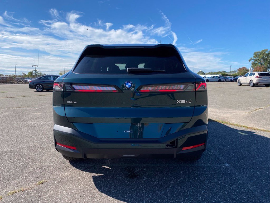 New 2027 Vancouver Green Metallic BMW 40 xDrive image 4