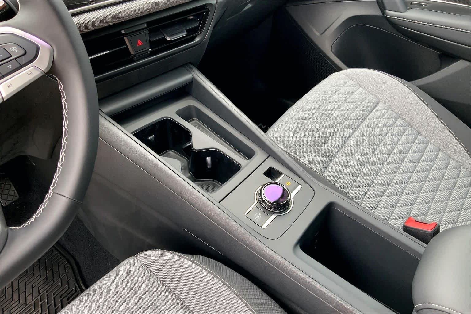 New 2026 Platinum Gray Metallic Volkswagen S image 7