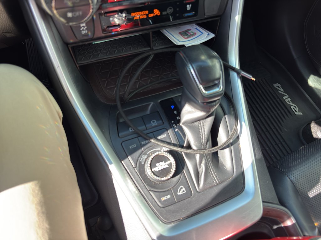 Used 2019 Midnight Black Metallic Toyota Limited image 9