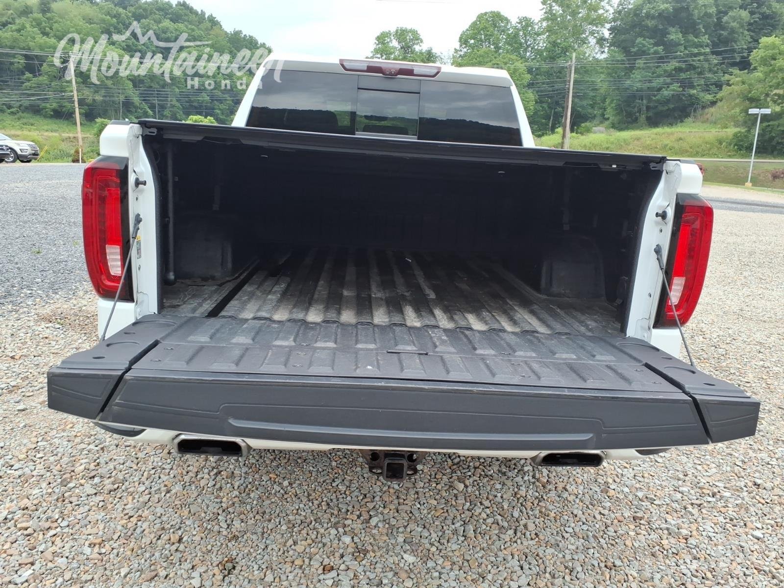 Used 2020 White Frost Tricoat GMC Denali image 22
