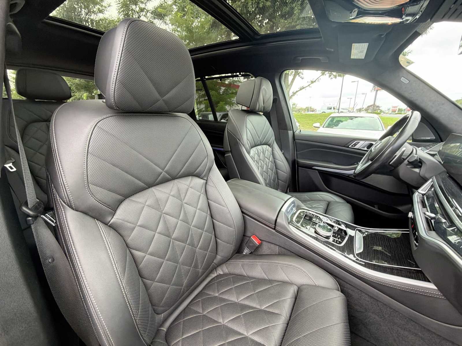 Used 2024 Alpine White BMW xDrive40i image 17