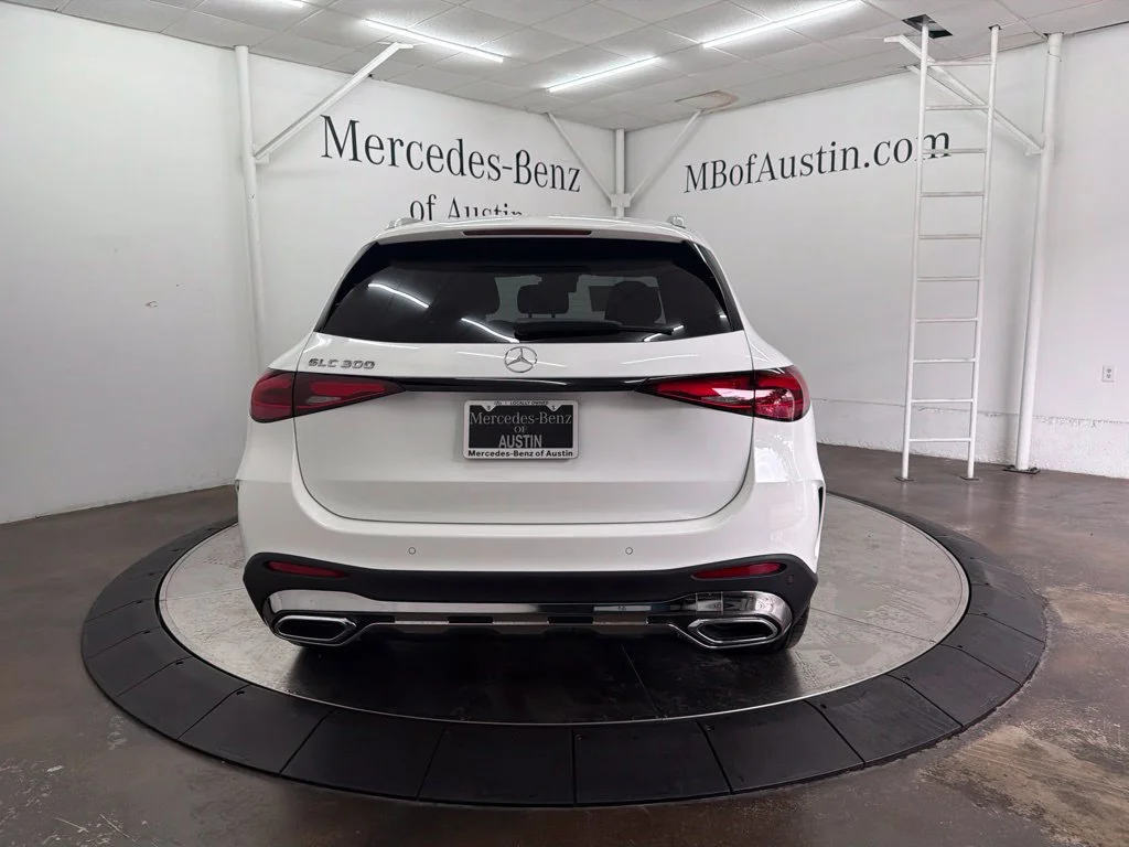 New 2027 White Mercedes-Benz GLC 300 image 6