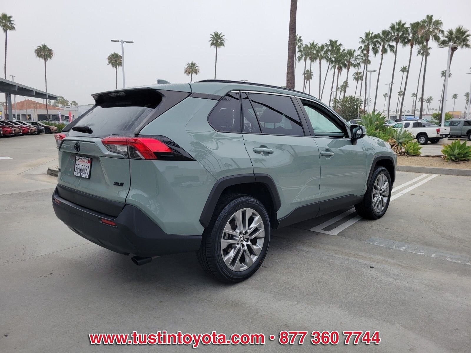 Certified Used 2023  Toyota XLE Premium image 4