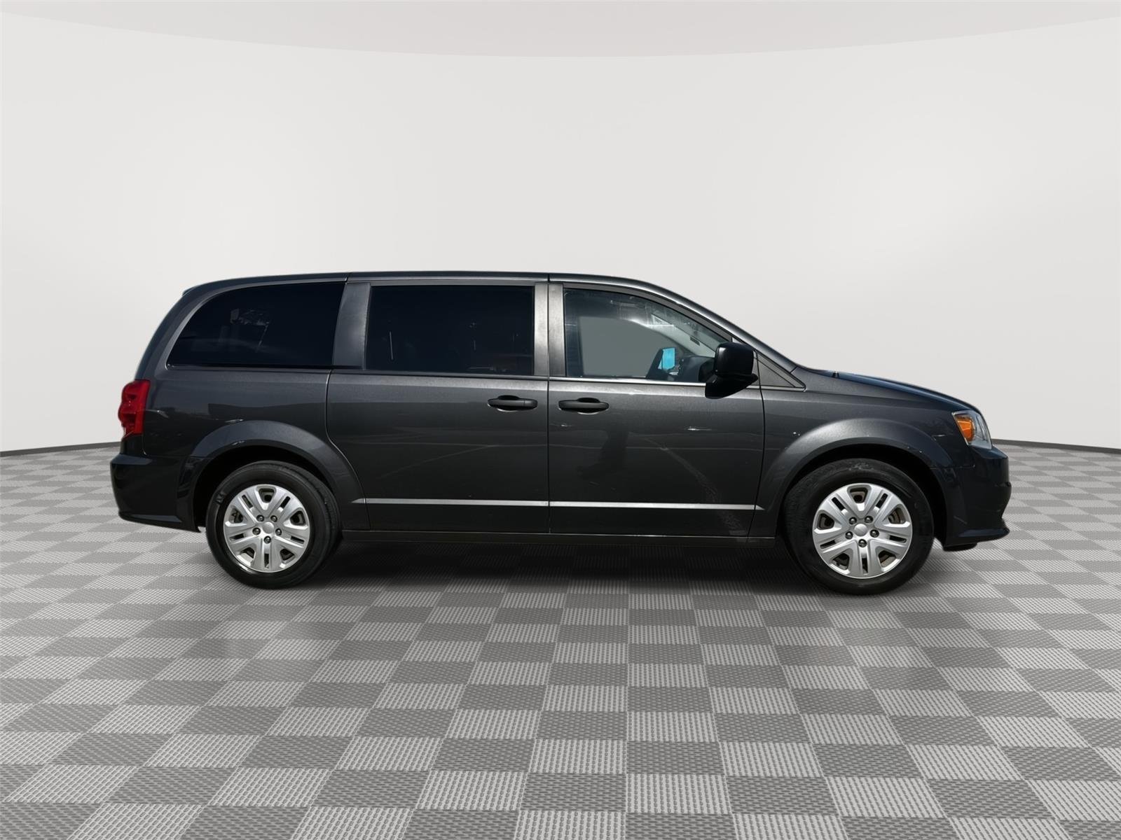 Used 2019 Granite Pearlcoat Dodge SE image 5