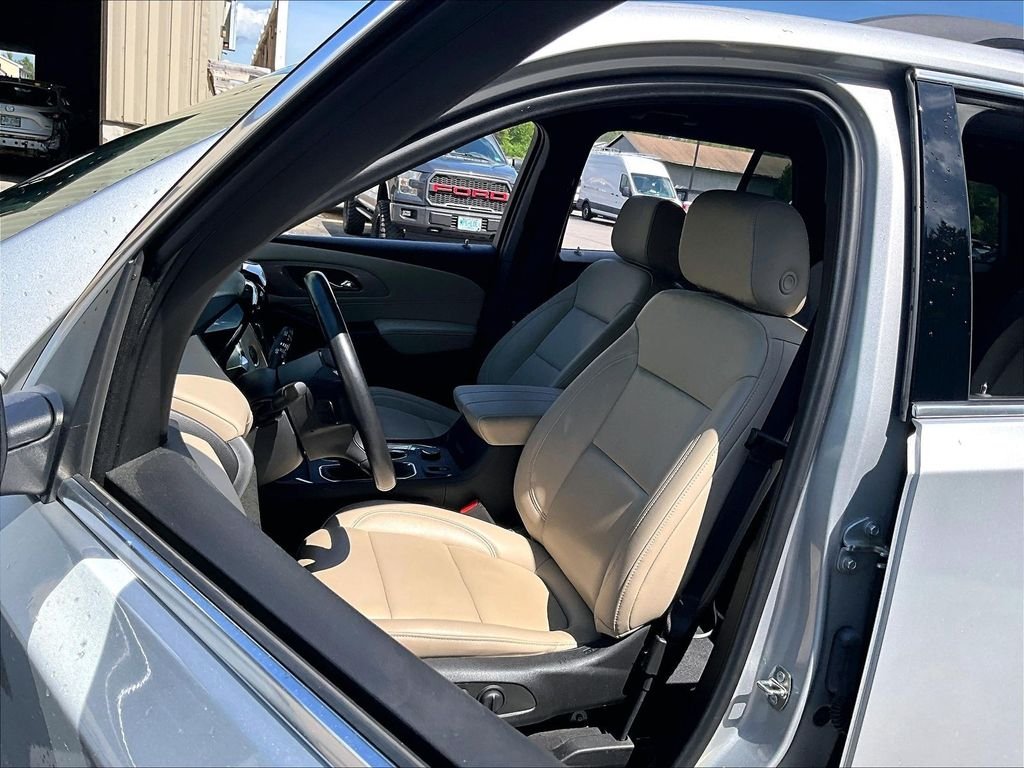 Used 2022 Silver Ice Metallic Chevrolet LT Leather image 10