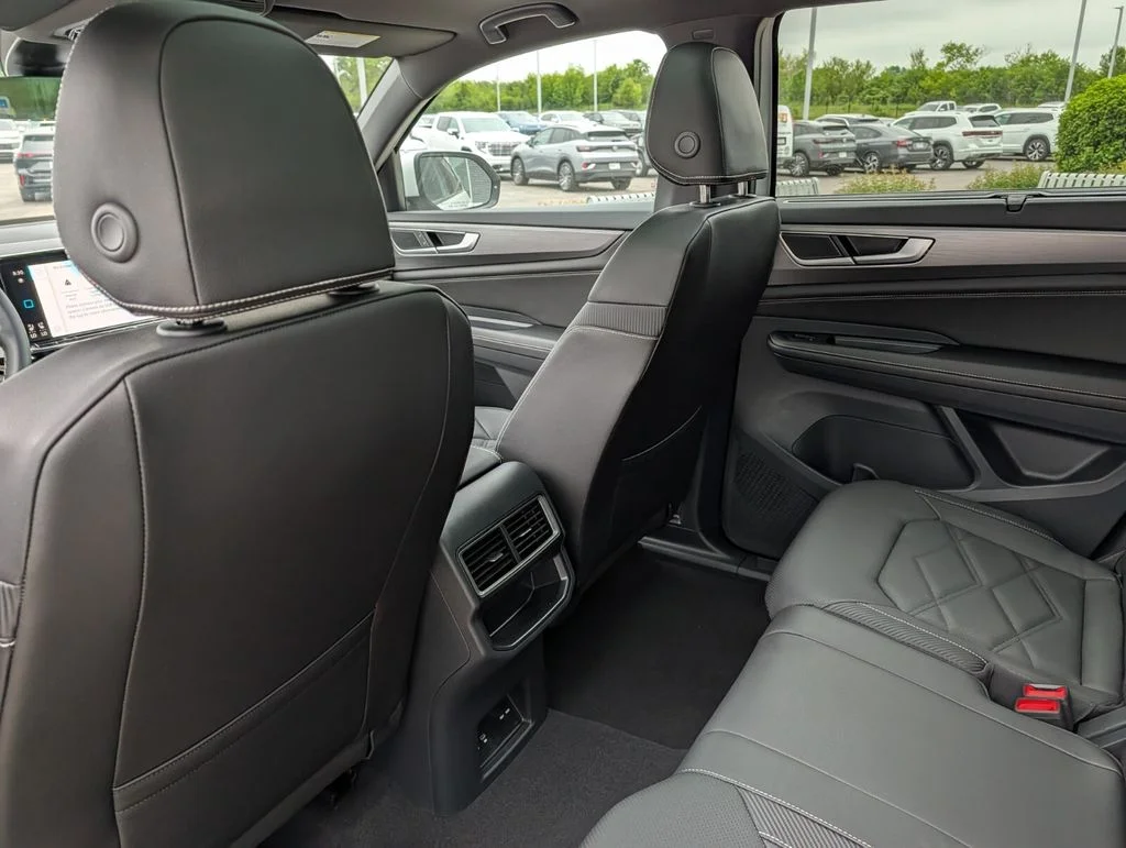 New 2026 White Volkswagen 2.0T SE w/Technology image 15