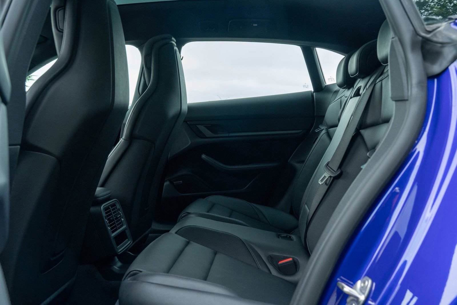 2025 Porsche Taycan Base - Photo 35