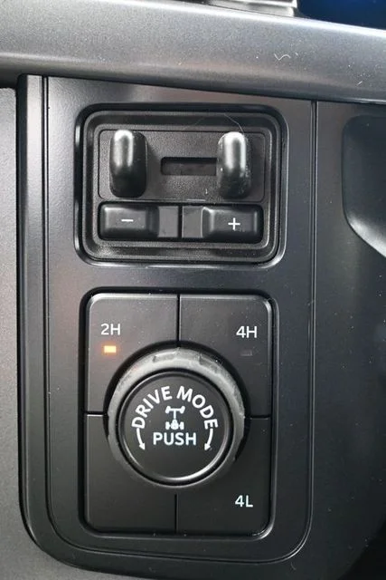 New 2026 Carbonized Gray Metallic Ford XLT image 12