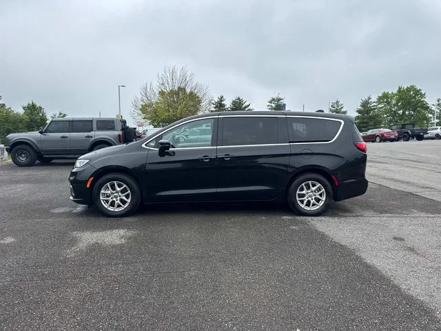 Used 2023 Black Chrysler Touring L image 8