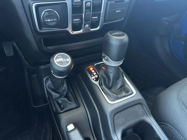 Used 2023 Blue Jeep Sport S image 20