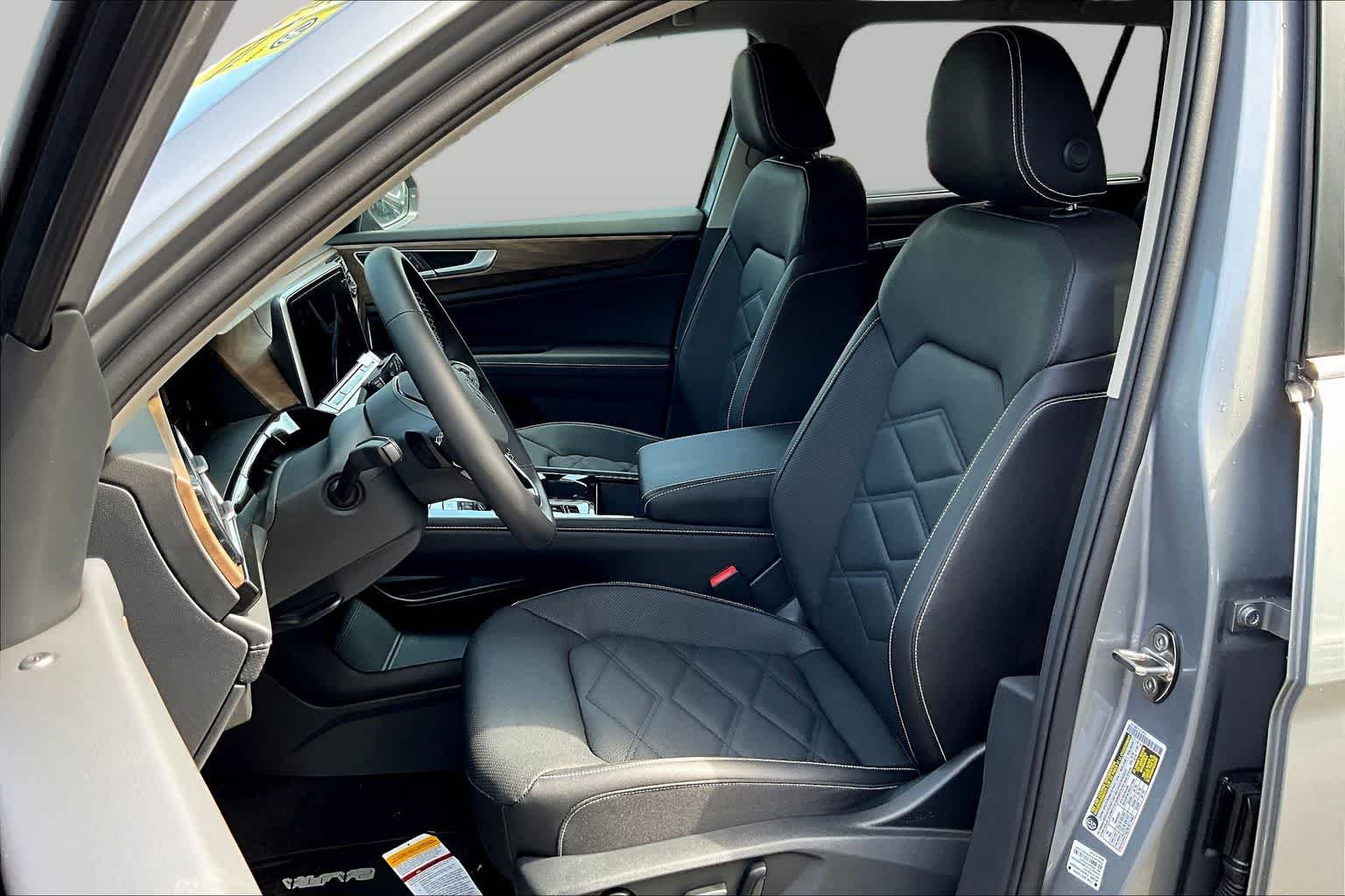 New 2026 Silver Mist Metallic Volkswagen 2.0T SE W/TECHNOLOGY image 9