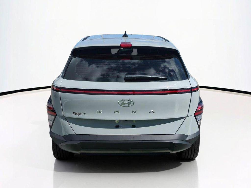 New 2027 Gray Hyundai SE FWD image 6